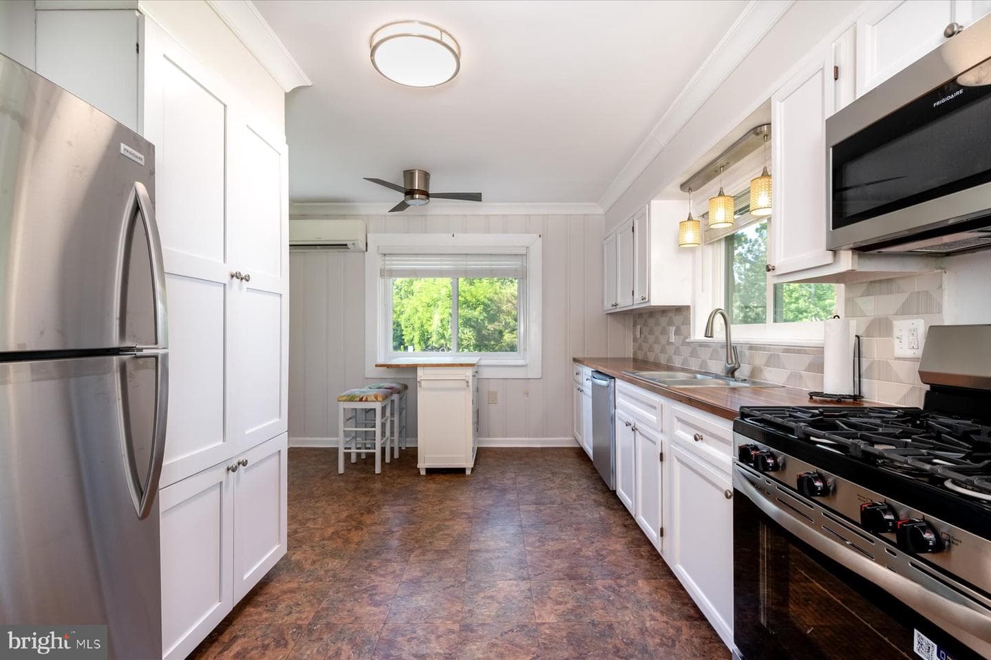 2033 Shore Drive photo 9