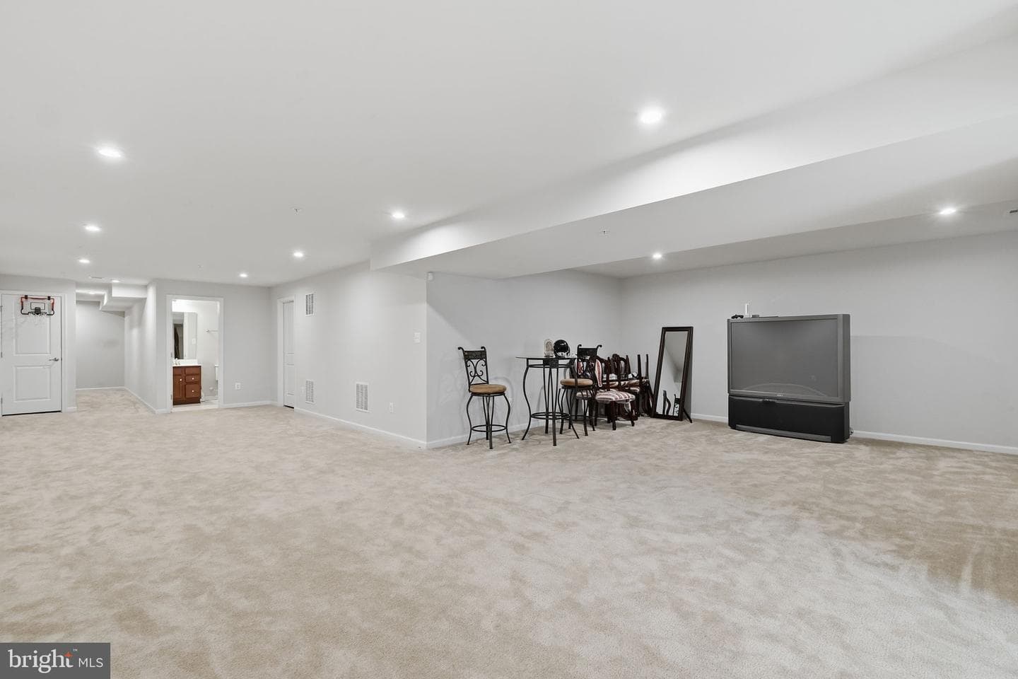 421 Zeman Drive photo 38