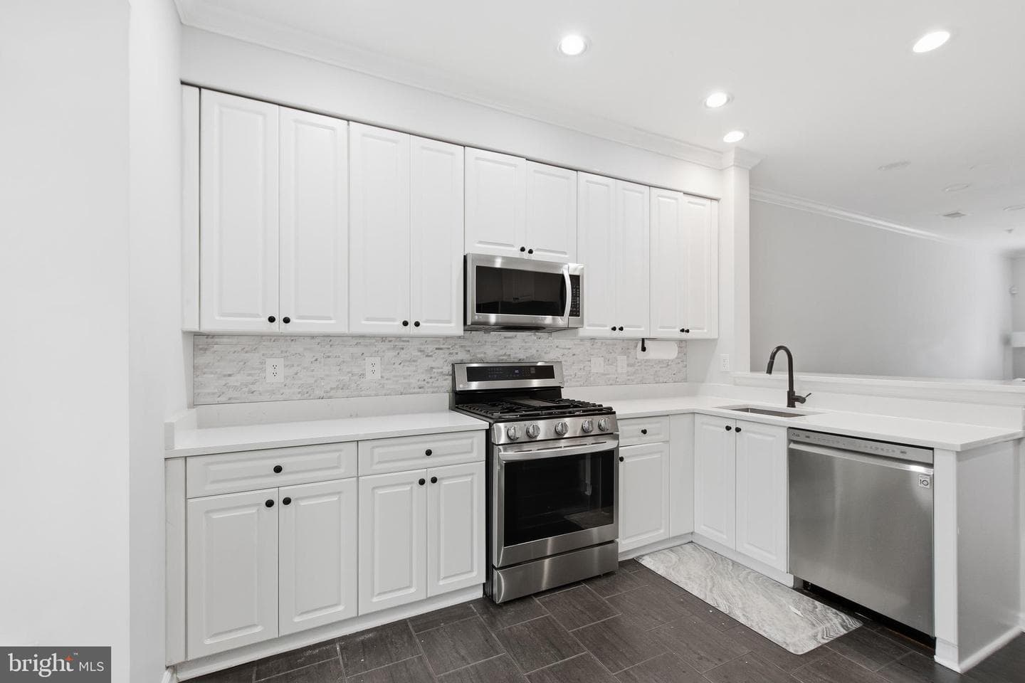 2435 Lizbec Court photo 4