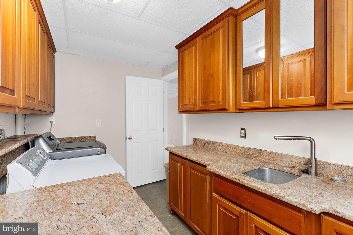 3443 S River Terrace photo 32