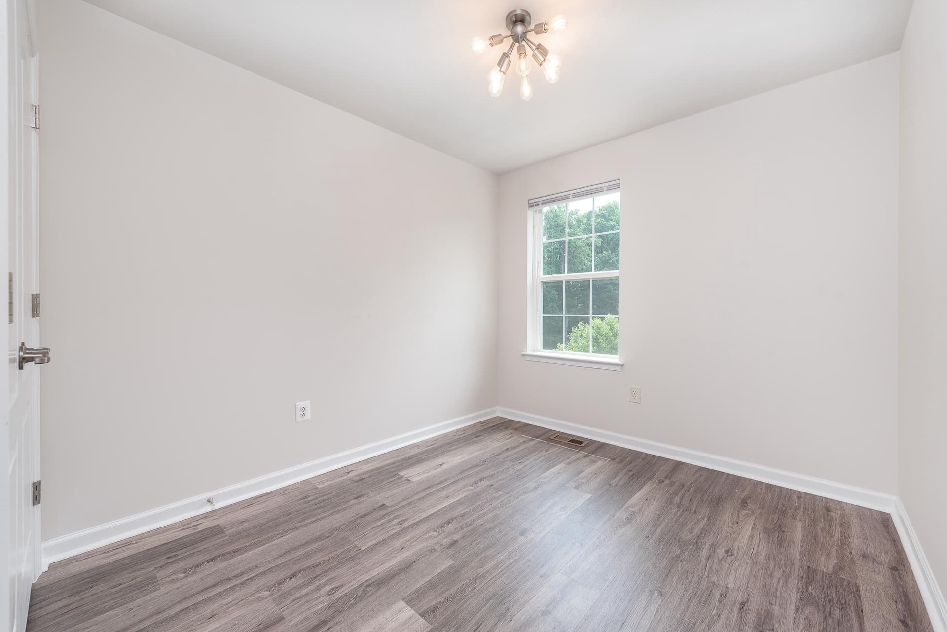 1317 Hawthorn Drive photo 19