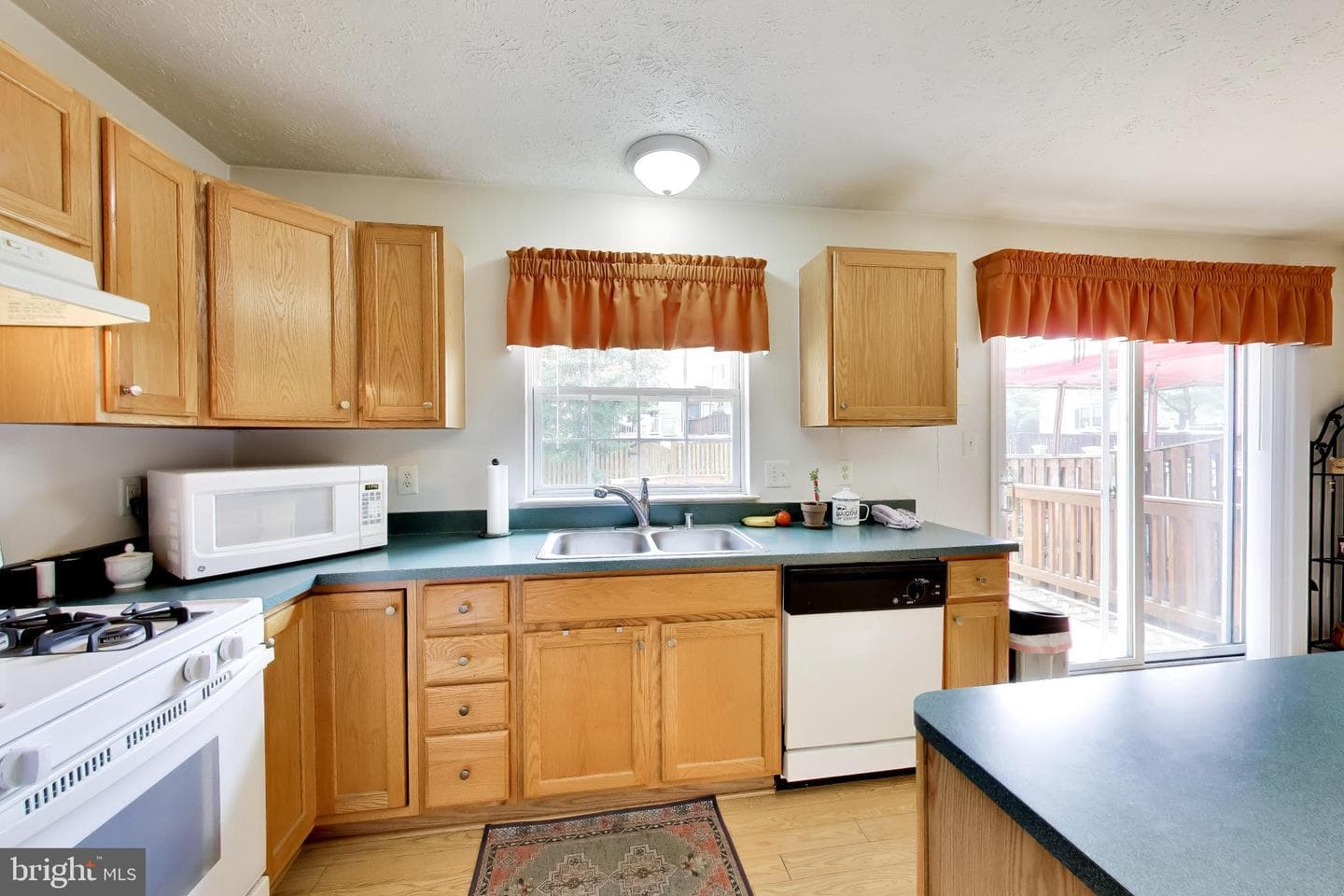 8703 Thornbrook Drive photo 10