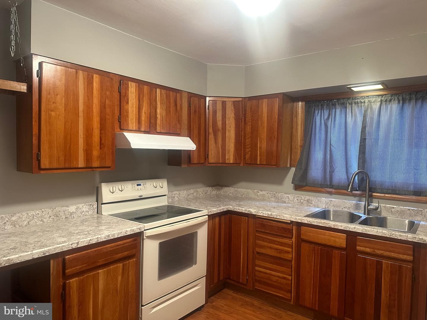1105 Holland Street photo 3