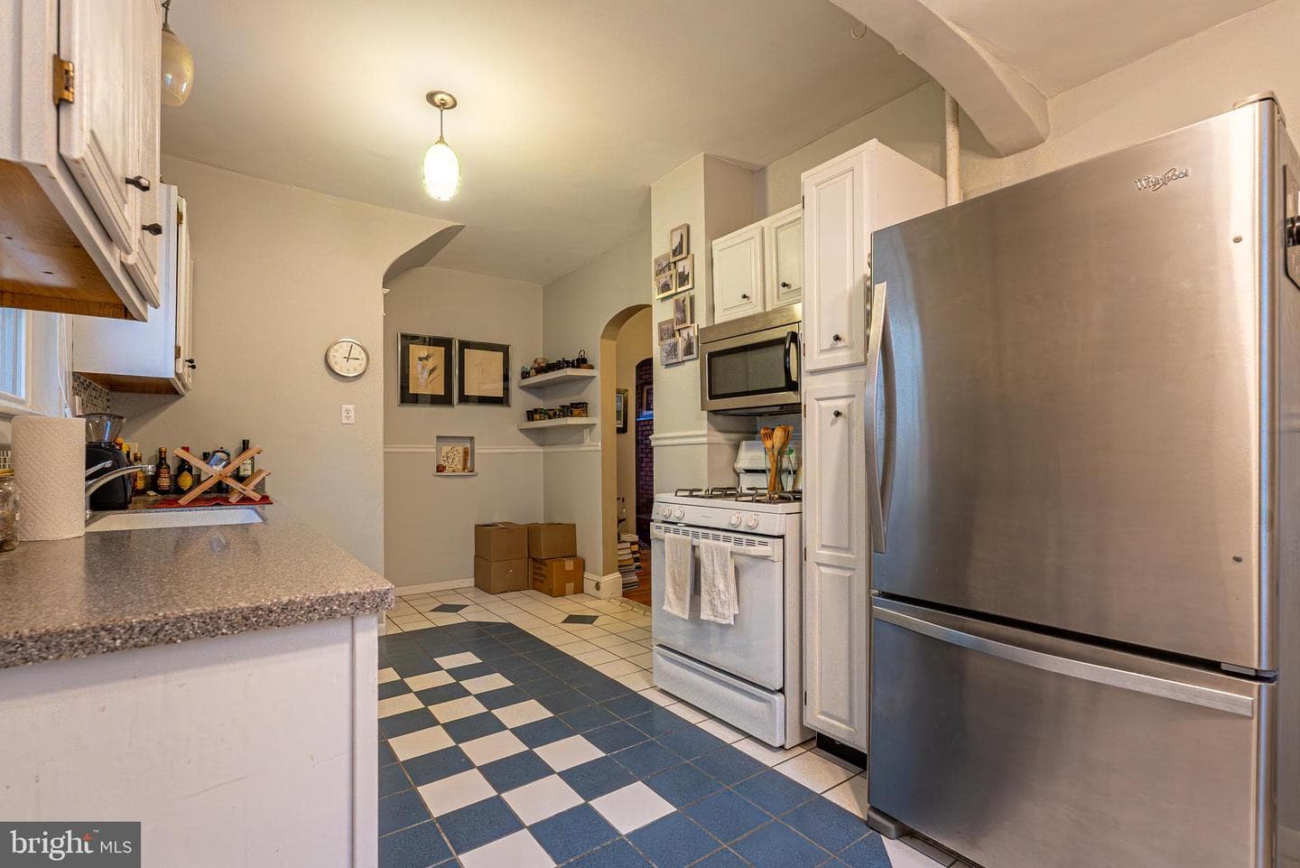 775 Macdonald Ter photo 16