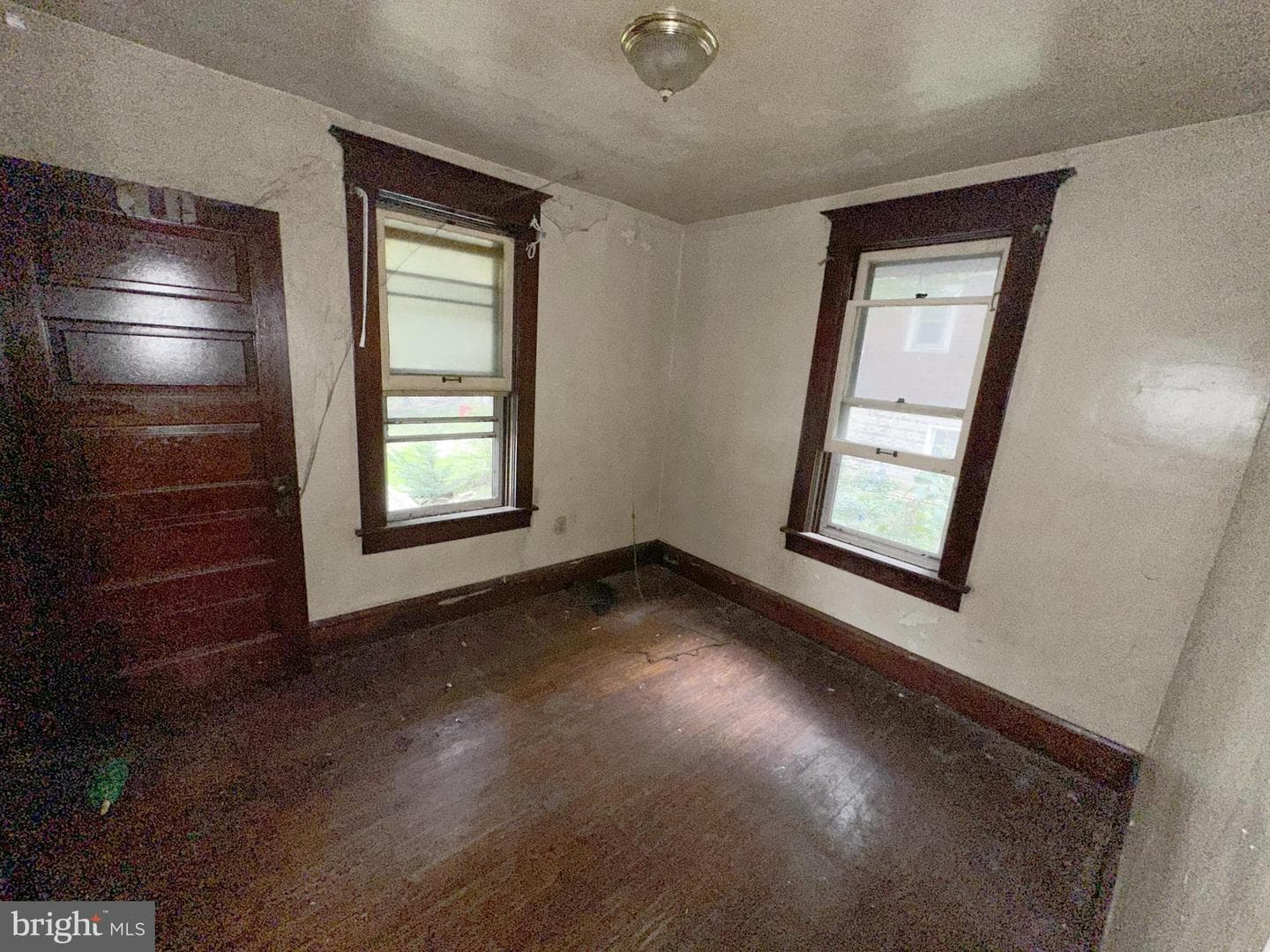648 Baker Street photo 18