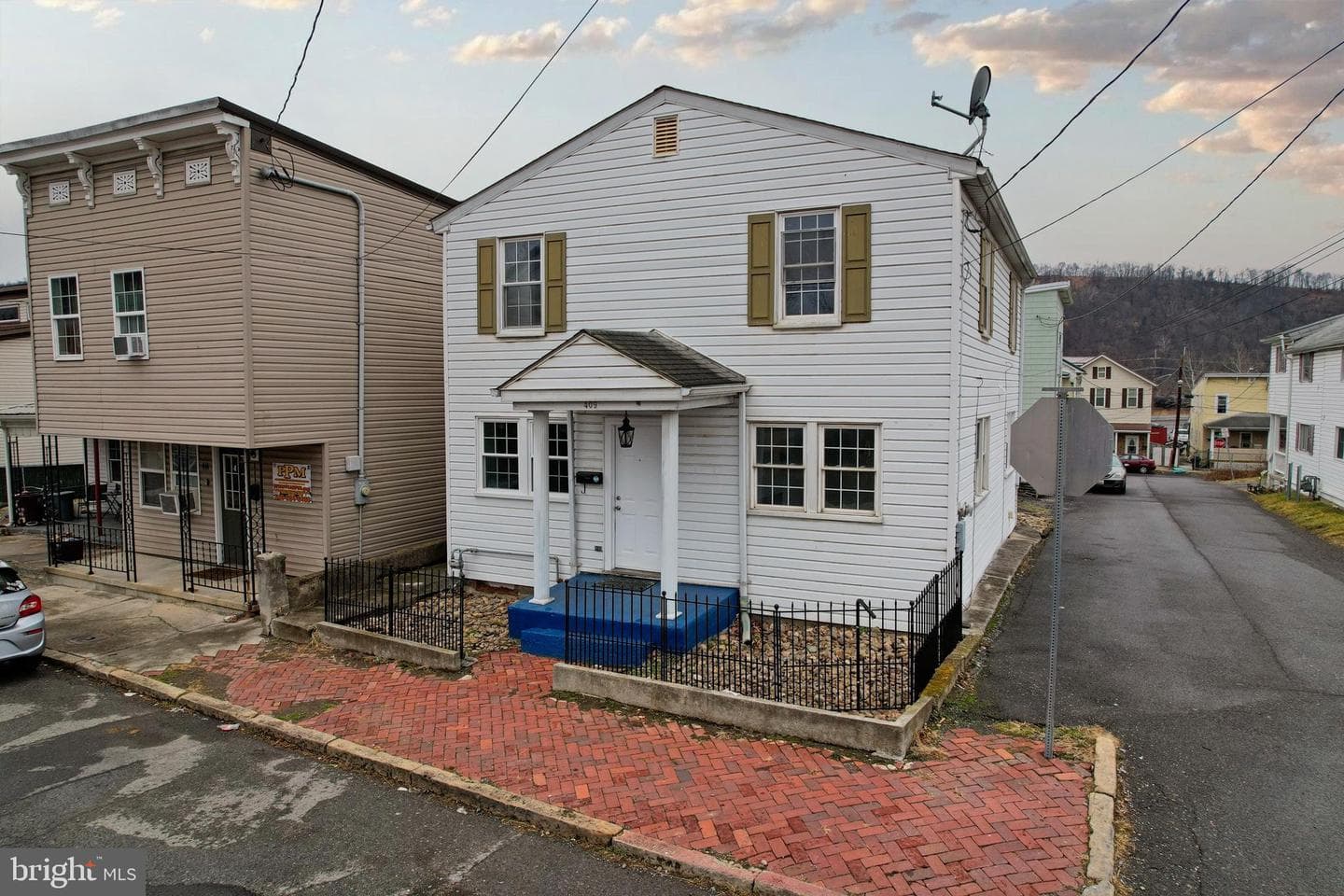 409 Springdale Street photo 58
