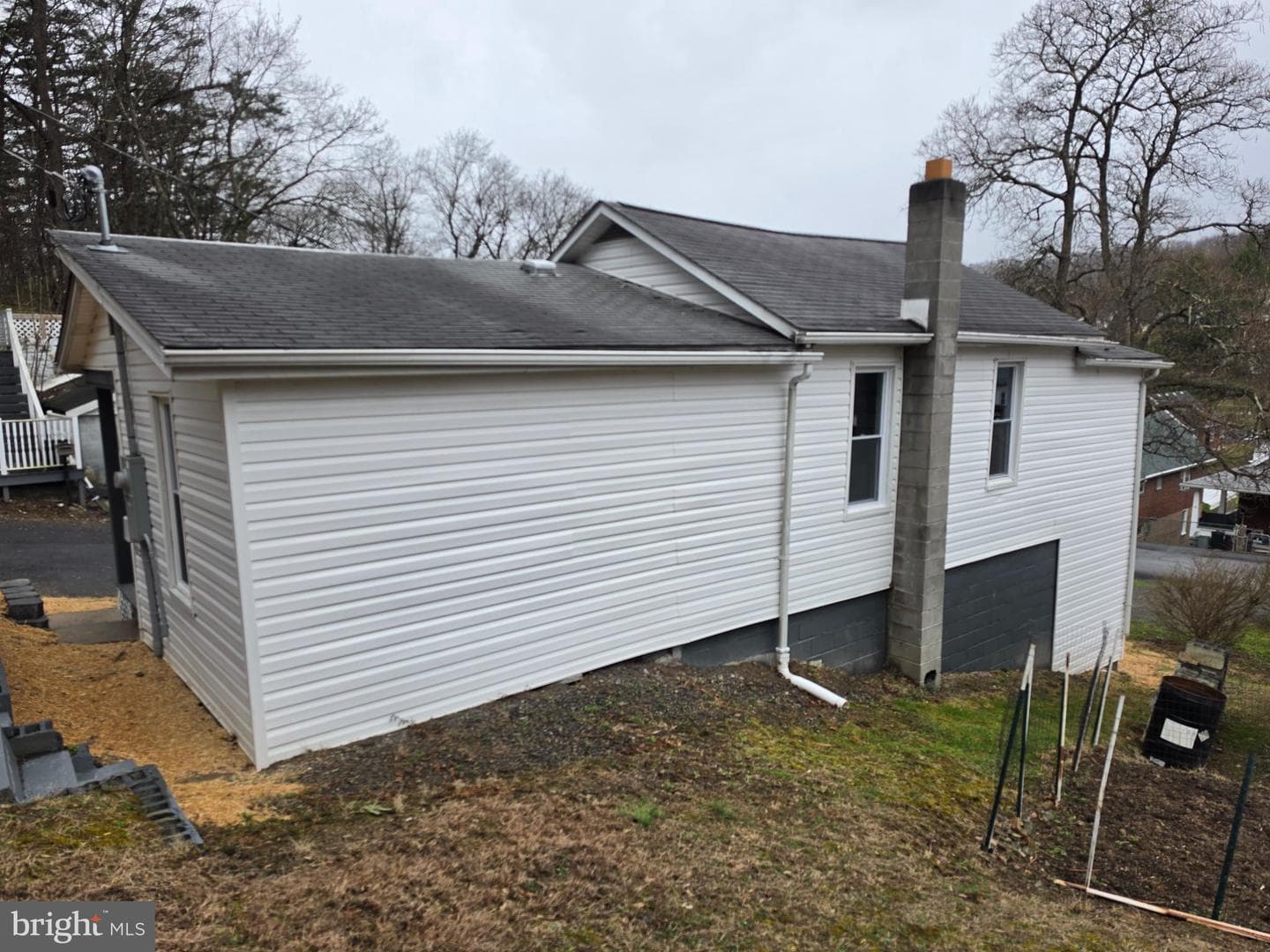 901 Shades Lane photo 4