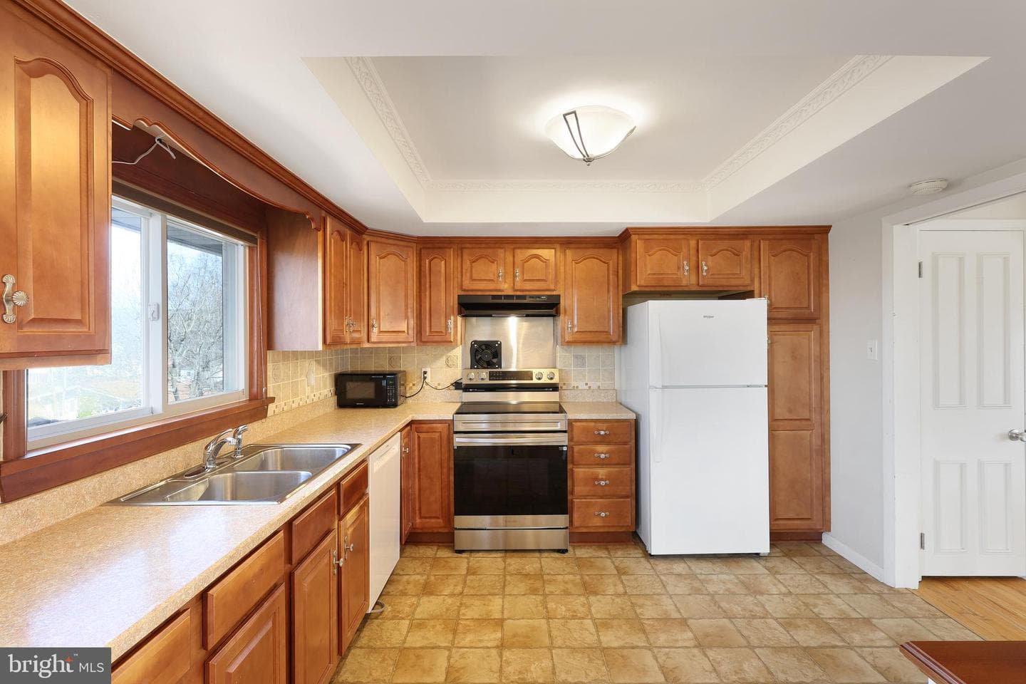 701 White Avenue photo 11