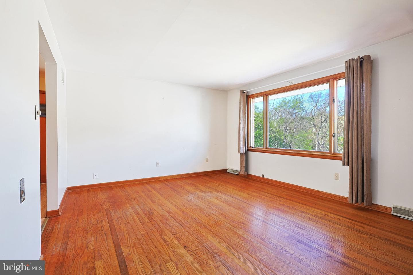 12043 Iris Avenue photo 8