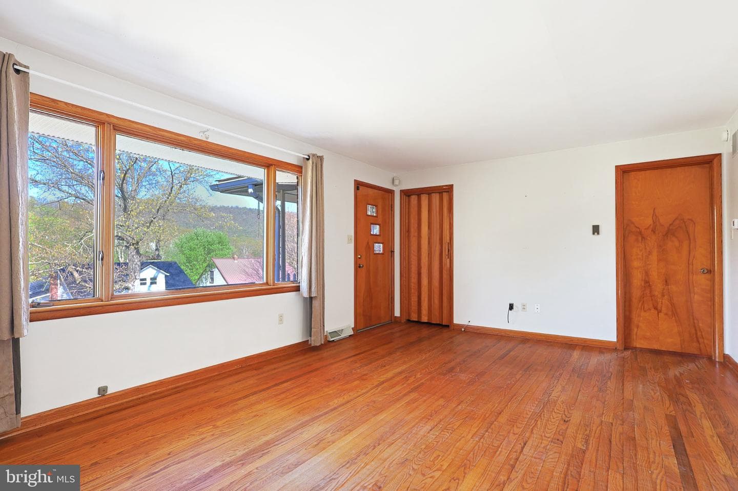 12043 Iris Avenue photo 9