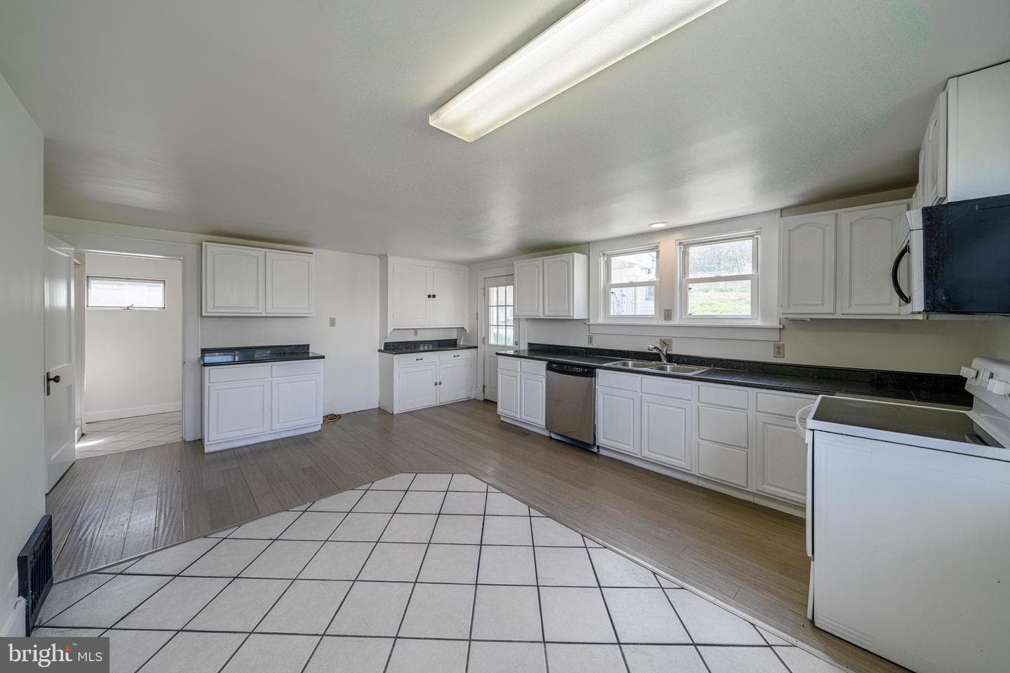 14015 Bedford Road NE photo 14