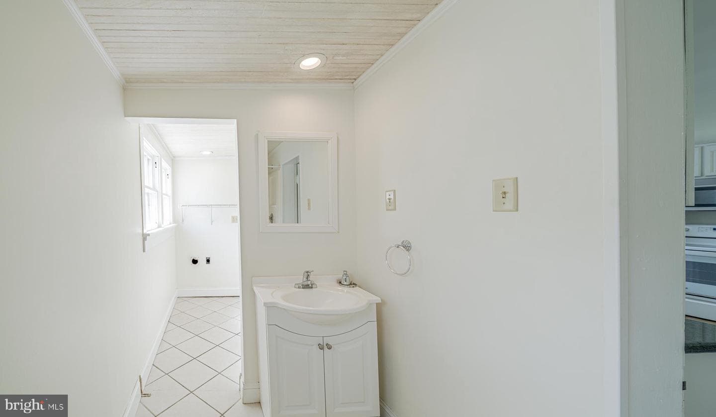 14015 Bedford Road NE photo 16