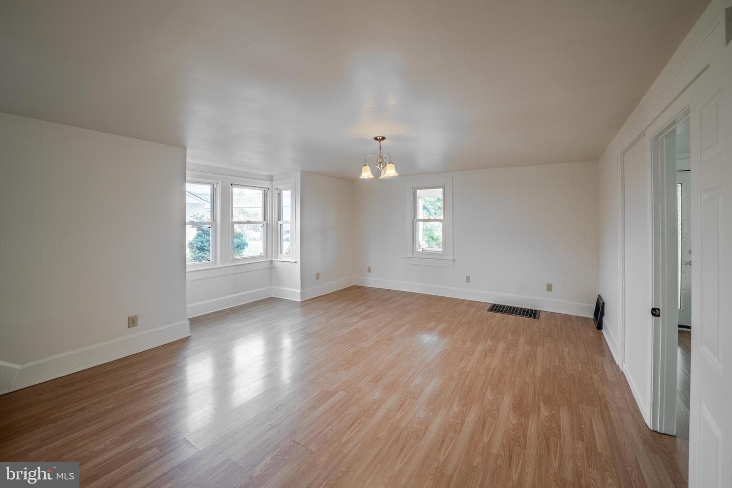 14015 Bedford Road NE photo 19