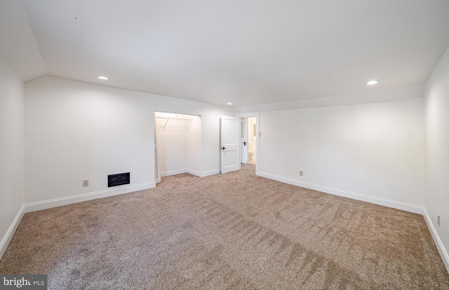 14015 Bedford Road NE photo 25