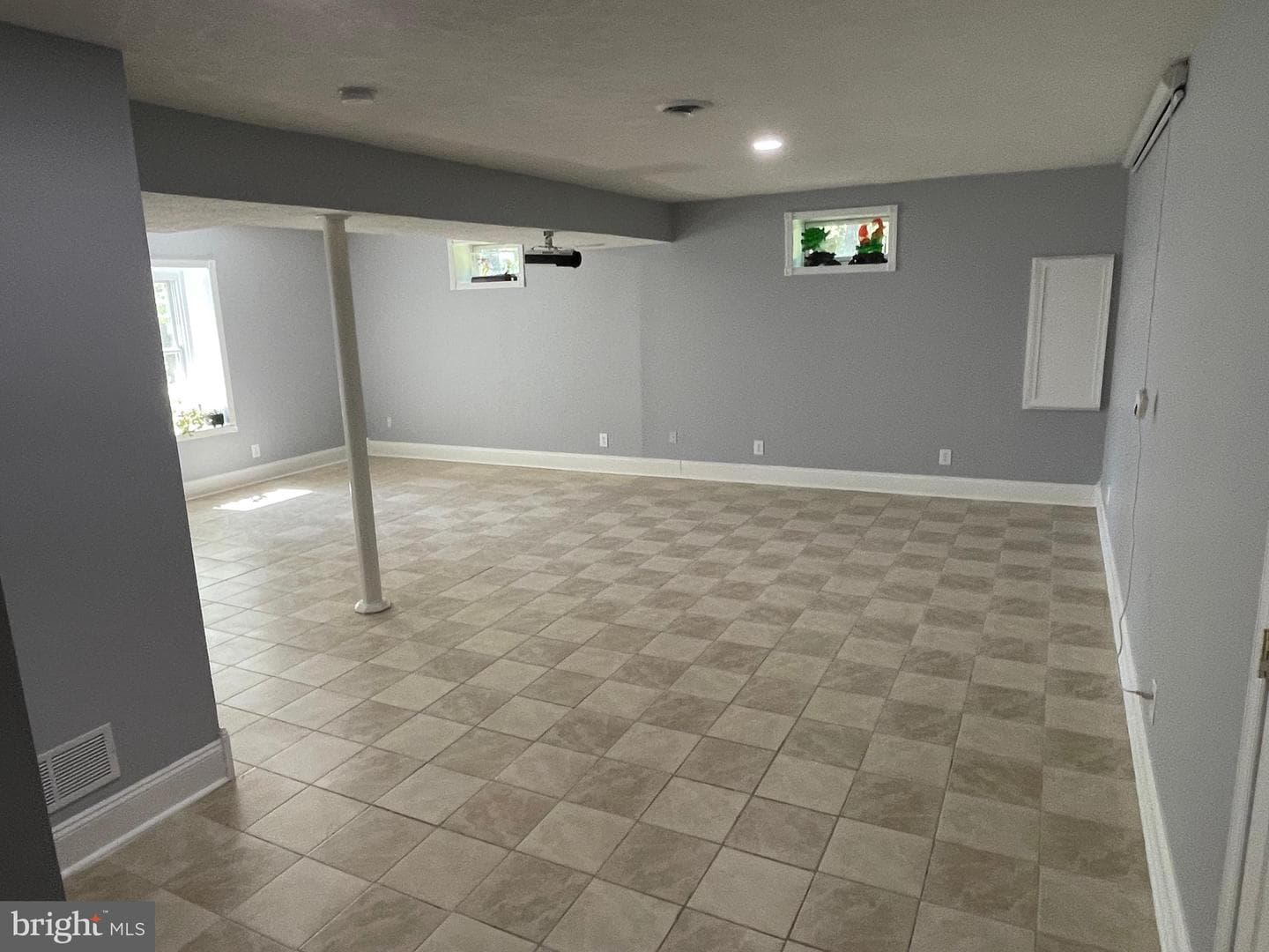 1044 Longwood Avenue photo 61