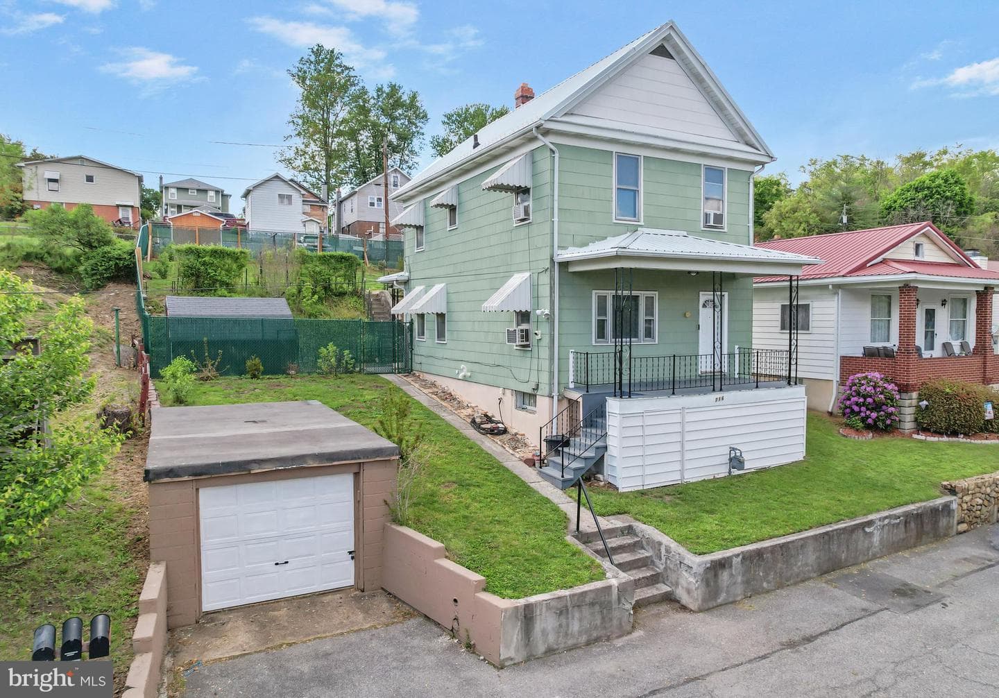 716 Yale Street