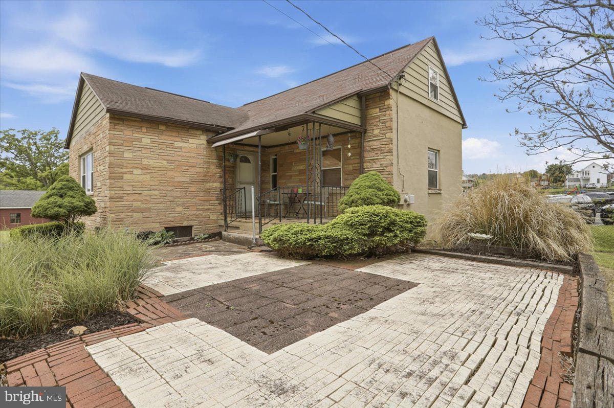 111 Wempe Drive photo 3