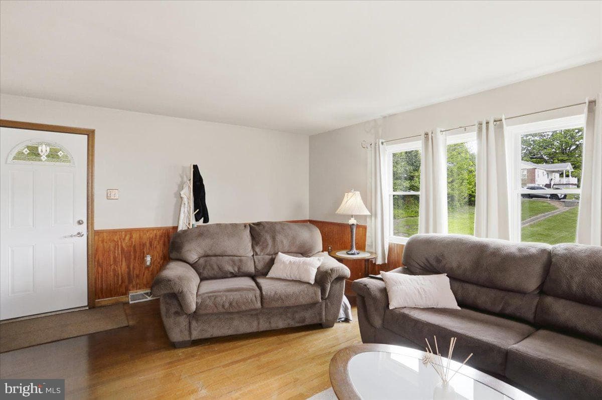 111 Wempe Drive photo 5