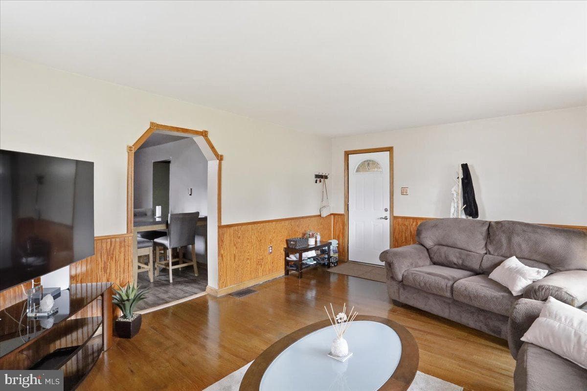 111 Wempe Drive photo 6