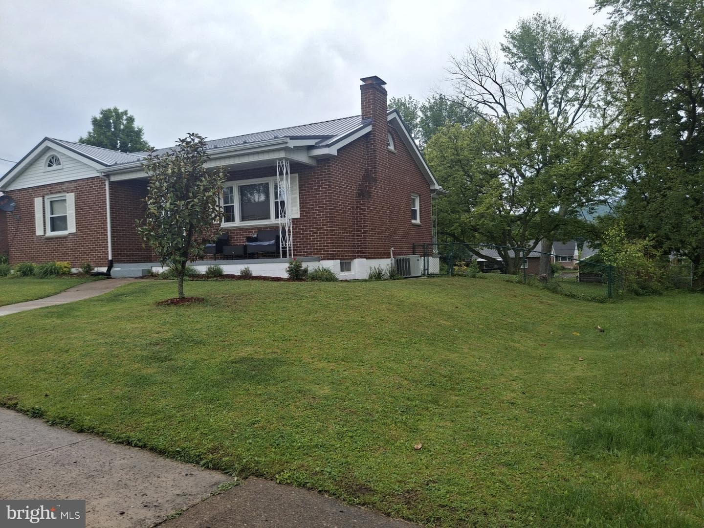 40 Memorial Avenue photo 3