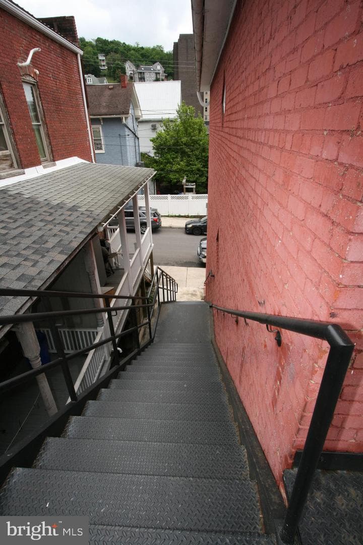 236 Glenn Street photo 90
