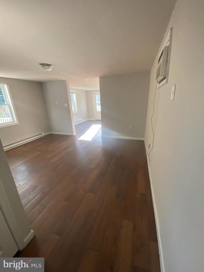 652 Baker Street photo 11