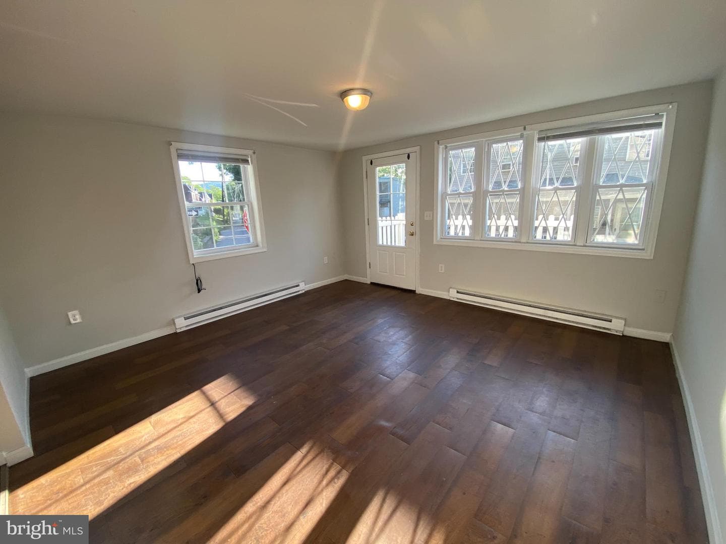 652 Baker Street photo 26