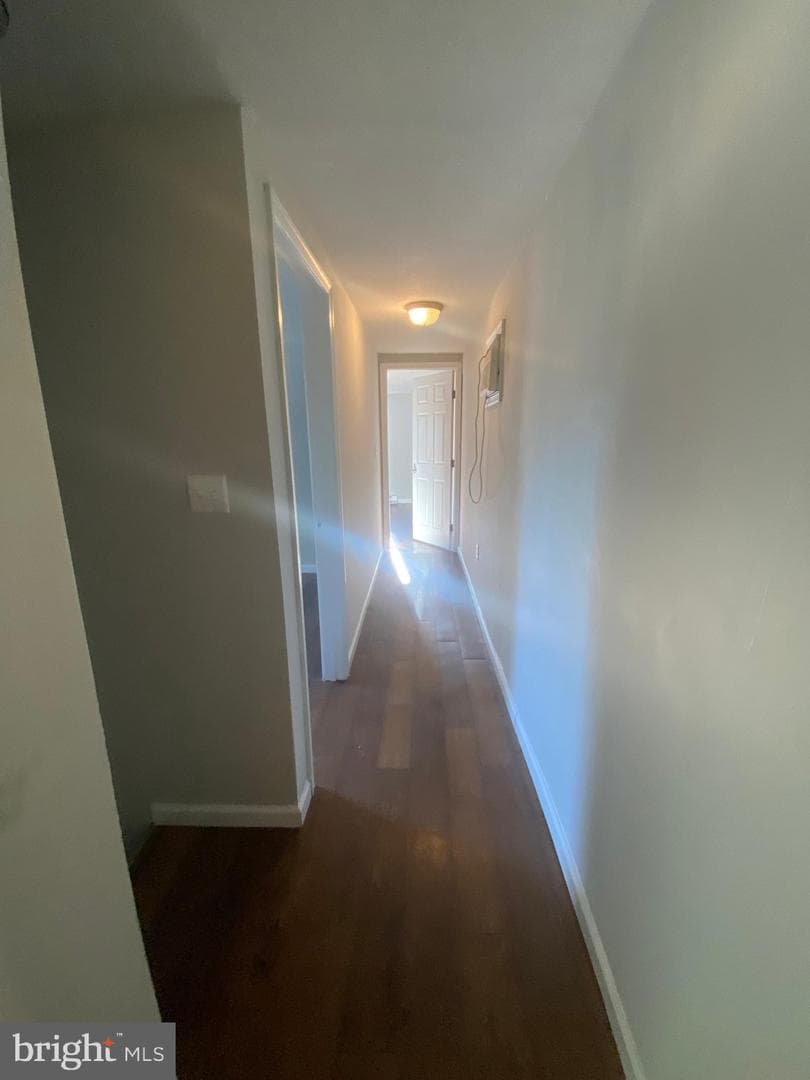 652 Baker Street photo 37
