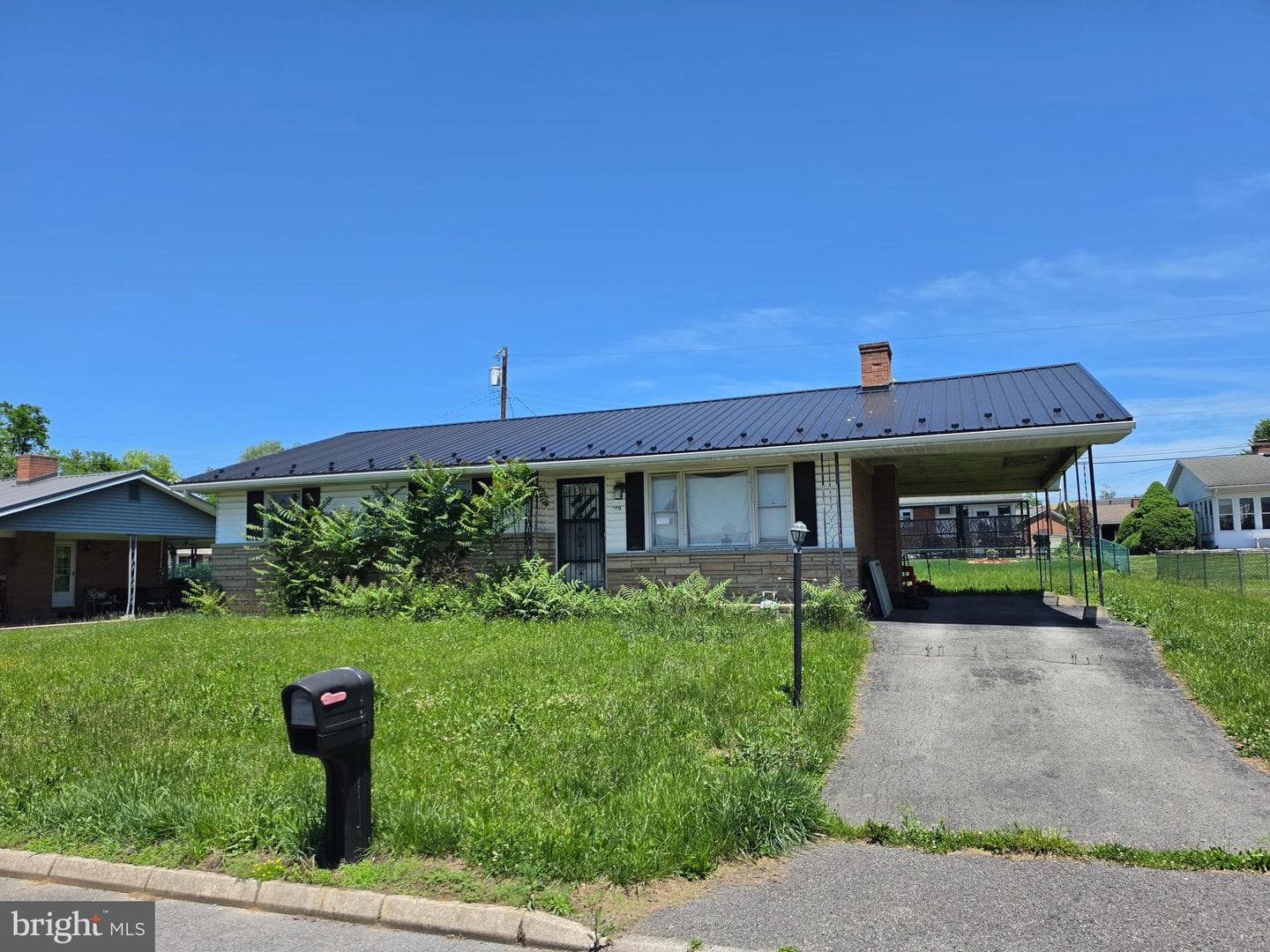 1426 Laurel Court photo 2