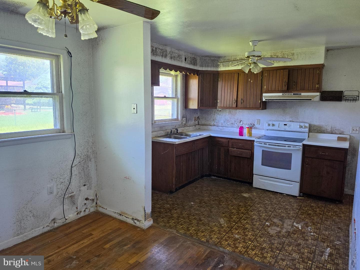 1426 Laurel Court photo 4