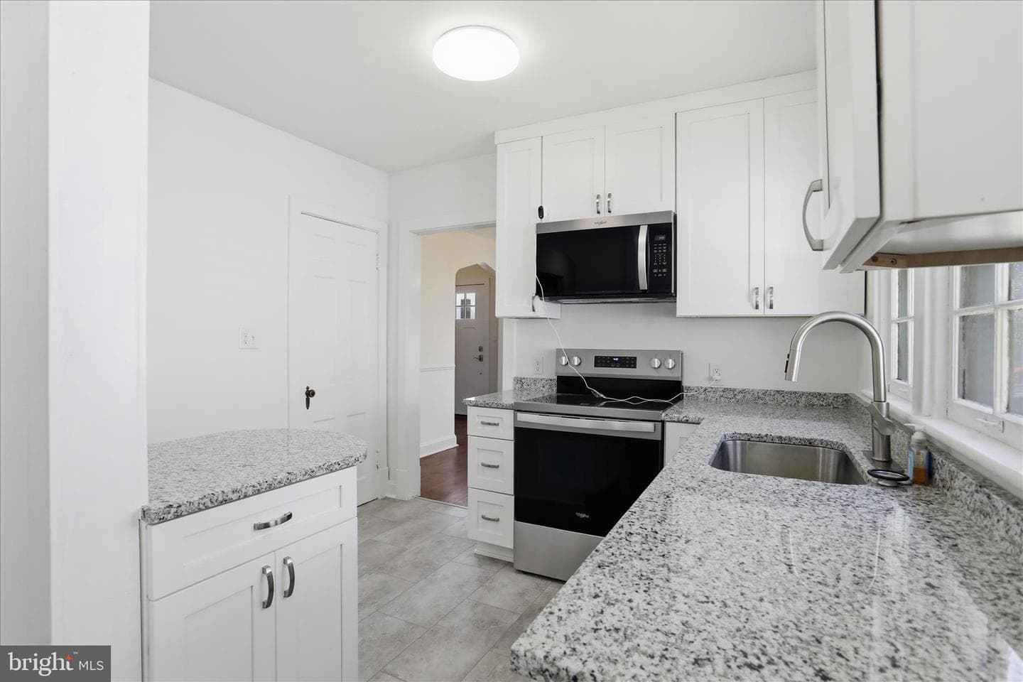 808 Memorial Avenue photo 14