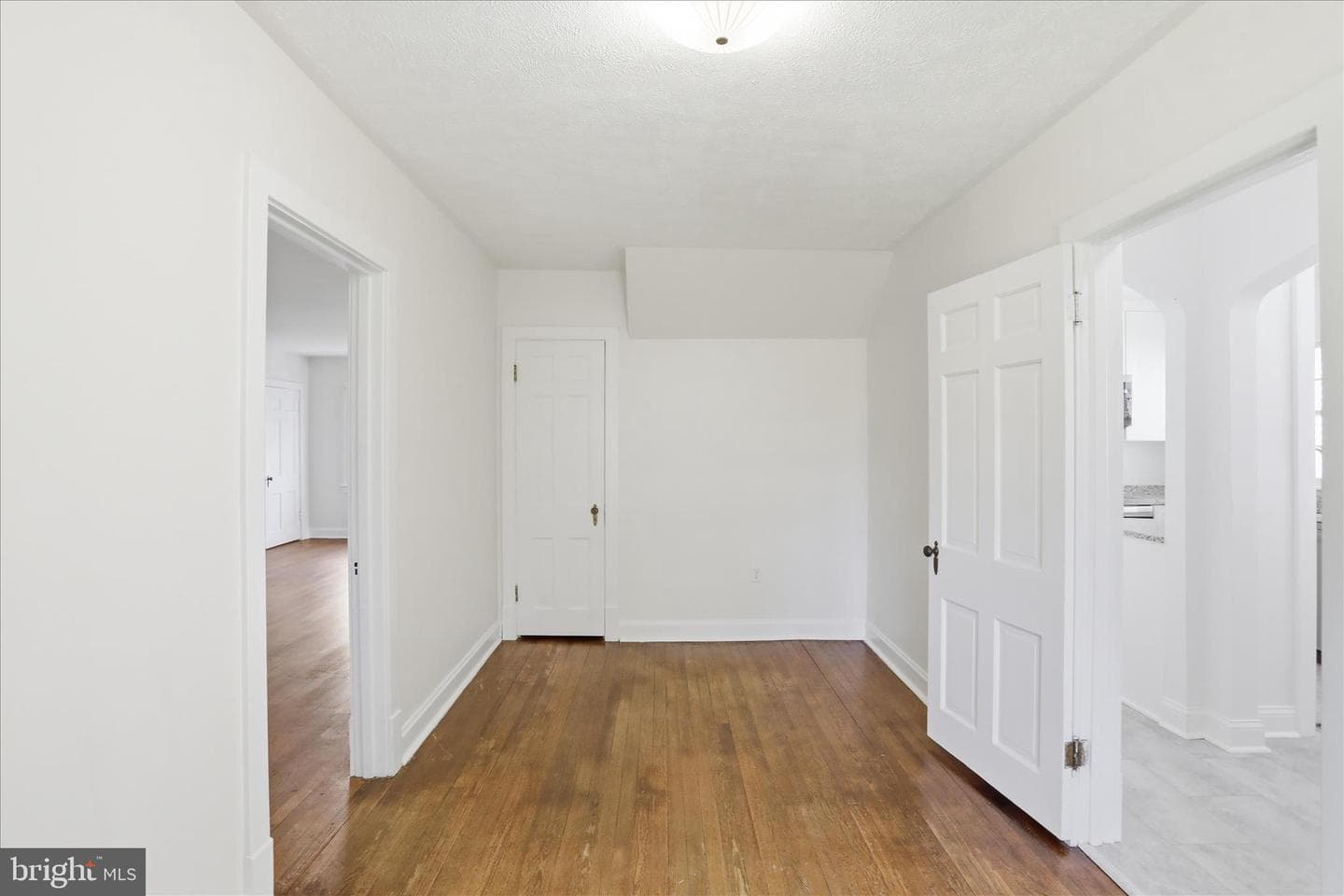 808 Memorial Avenue photo 20
