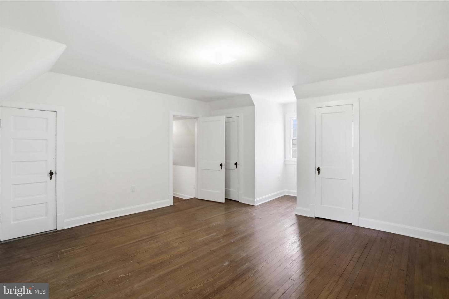 808 Memorial Avenue photo 27