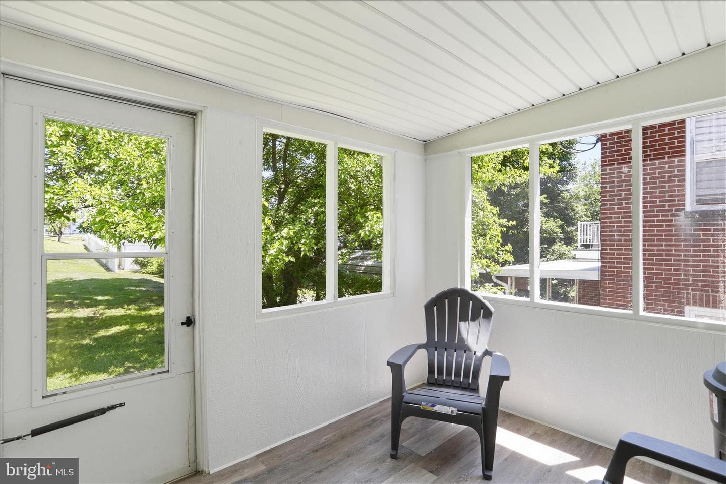 808 Memorial Avenue photo 31