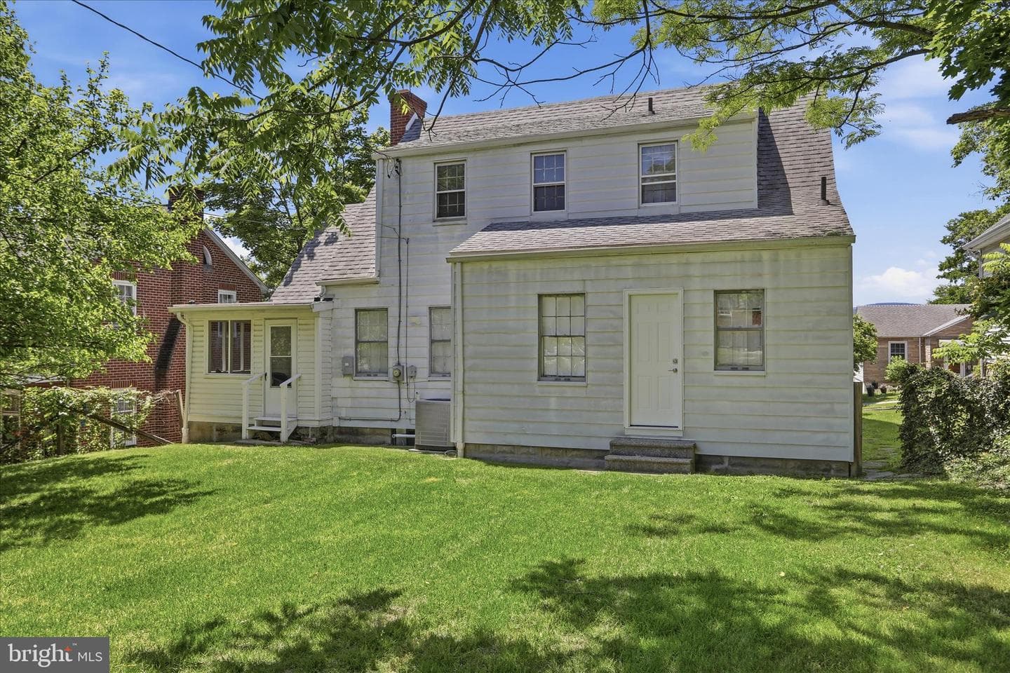808 Memorial Avenue photo 36