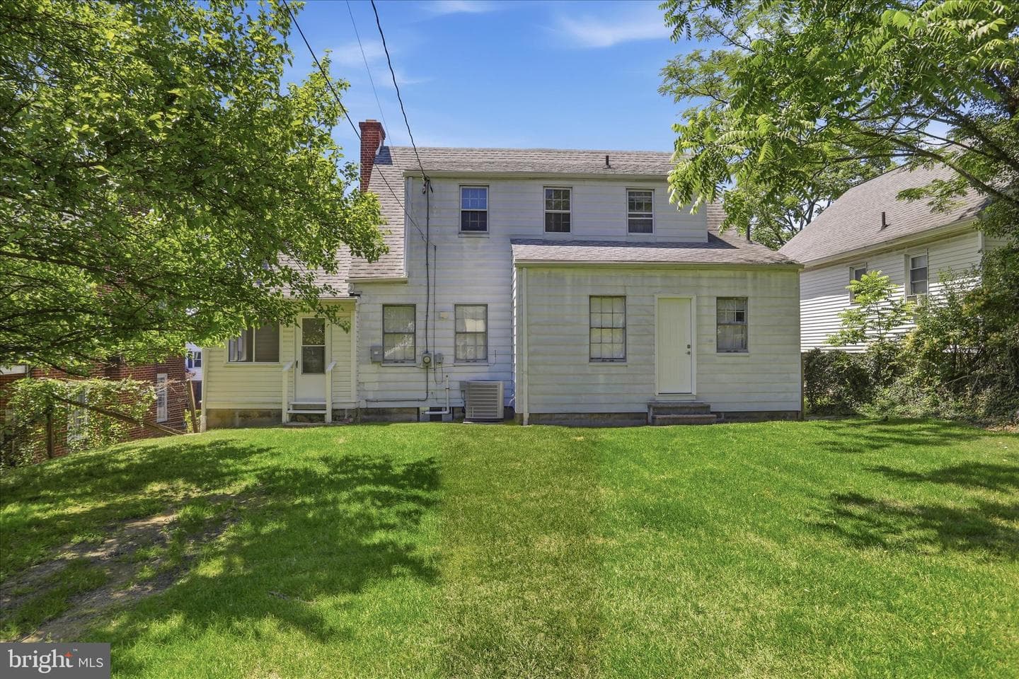 808 Memorial Avenue photo 4