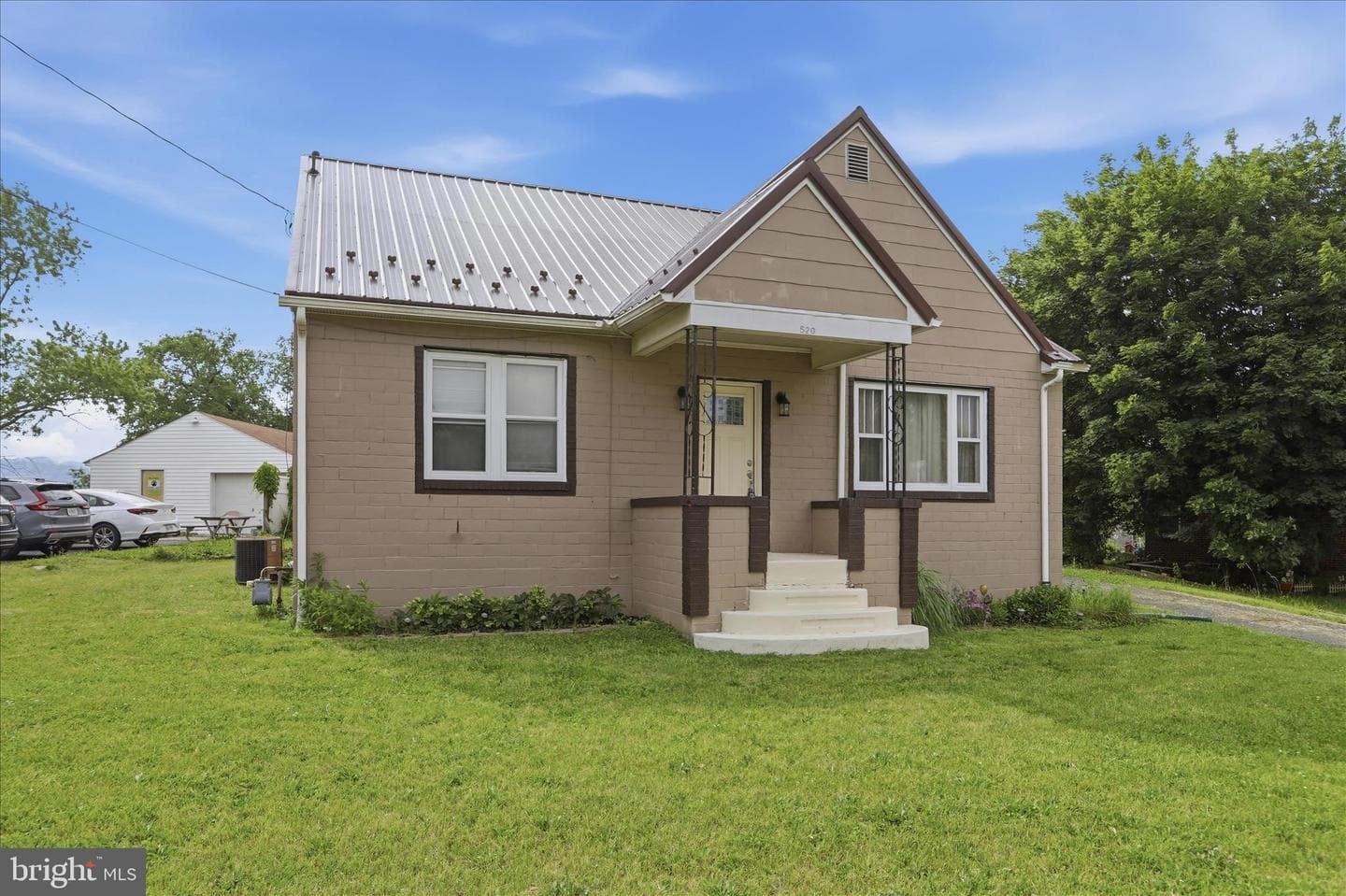 520 Winifred Road photo 3