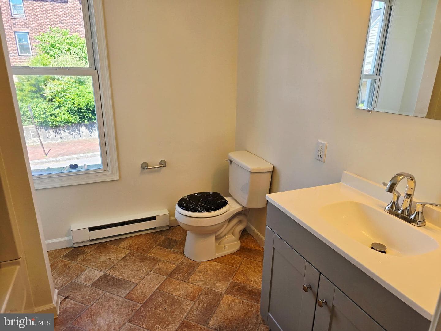 229 Carroll St photo 23