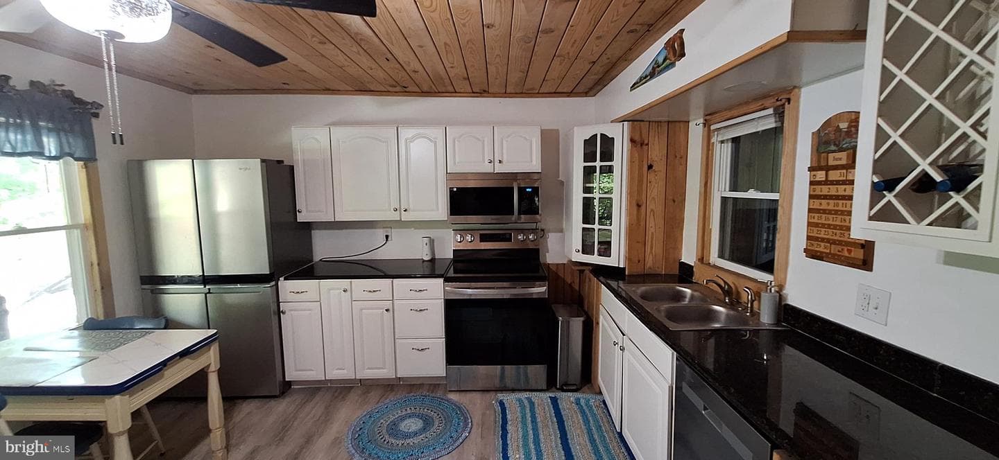 640 Baker Street photo 19