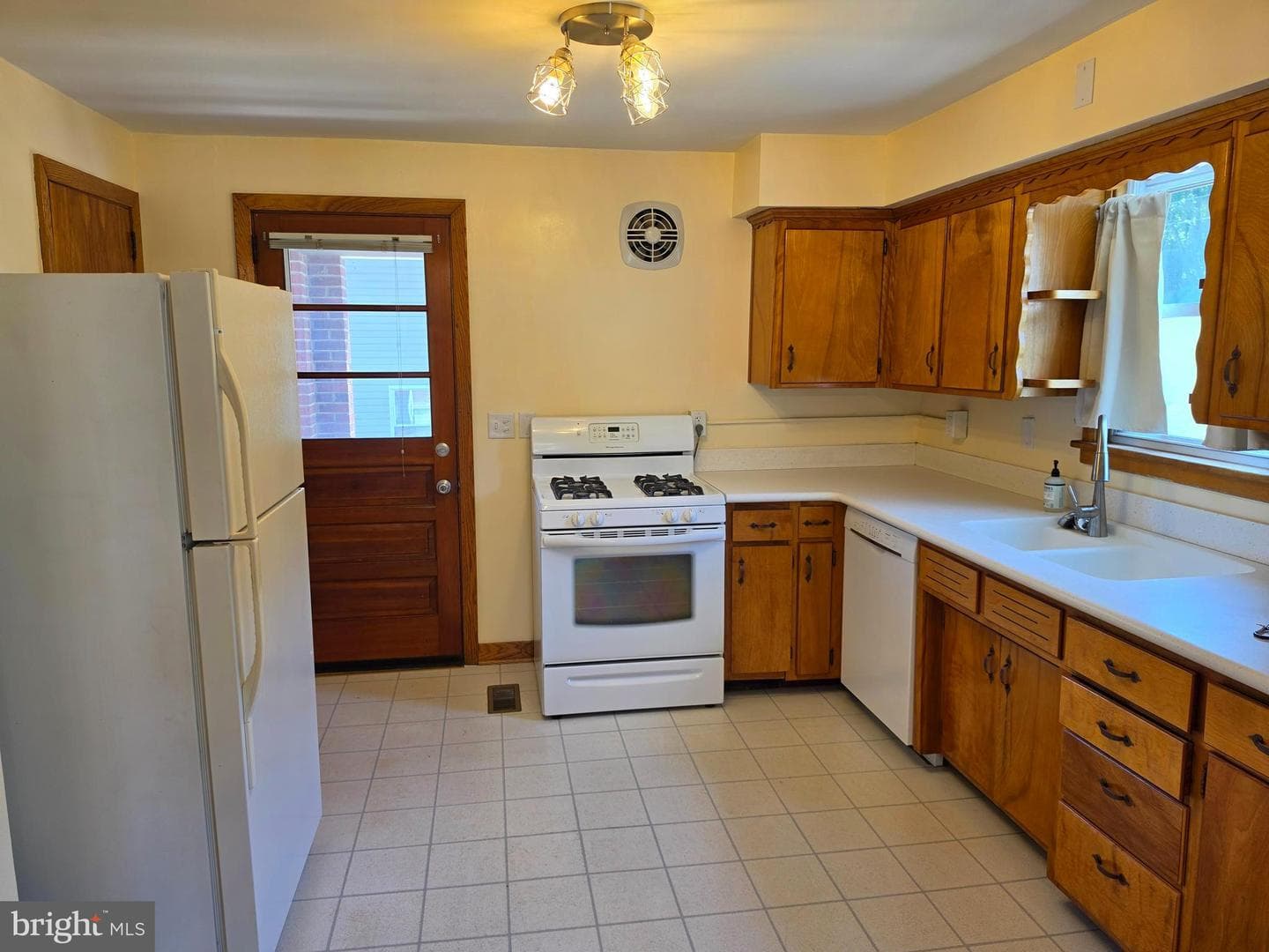 12405 Bedford Road NE photo 16