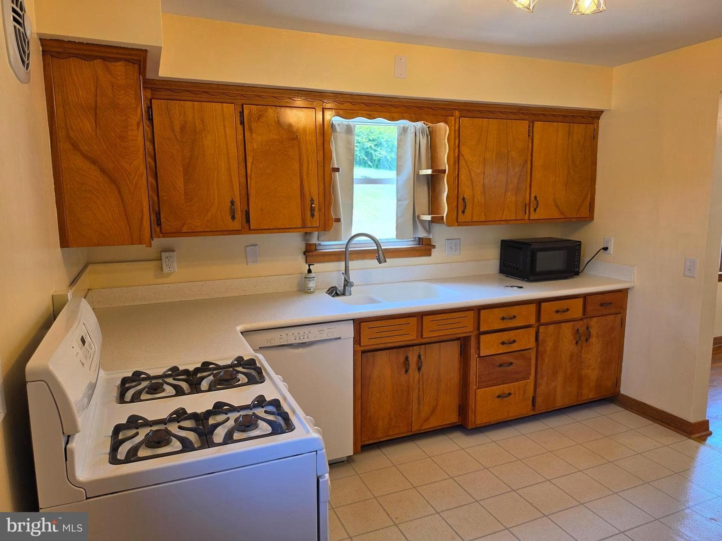 12405 Bedford Road NE photo 17