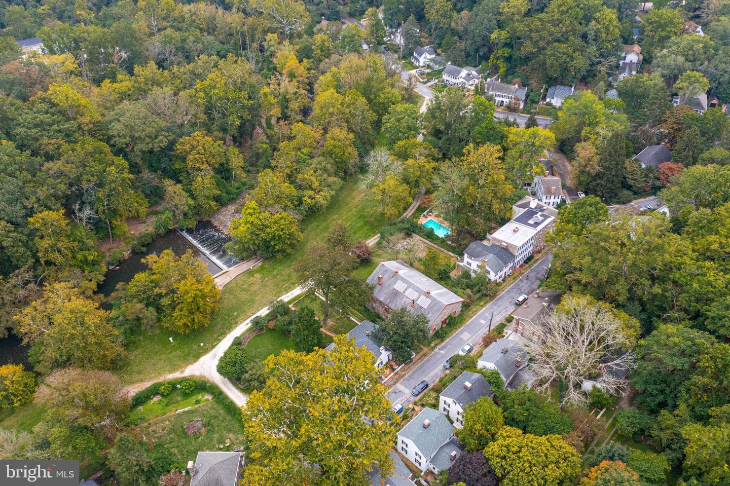 2423 Pickwick Road photo 6