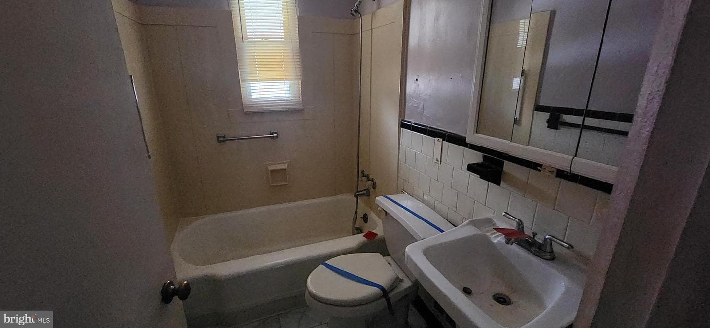 5561 Kennison Avenue photo 9