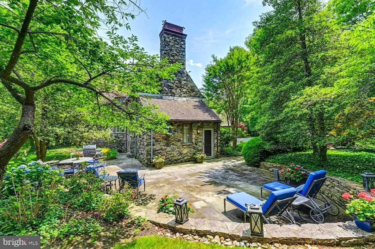 102 Cotswold Road photo 33