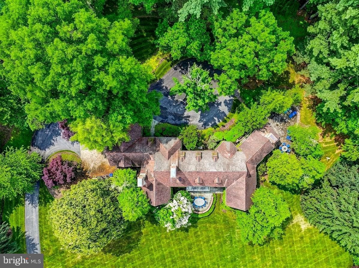 102 Cotswold Road photo 68