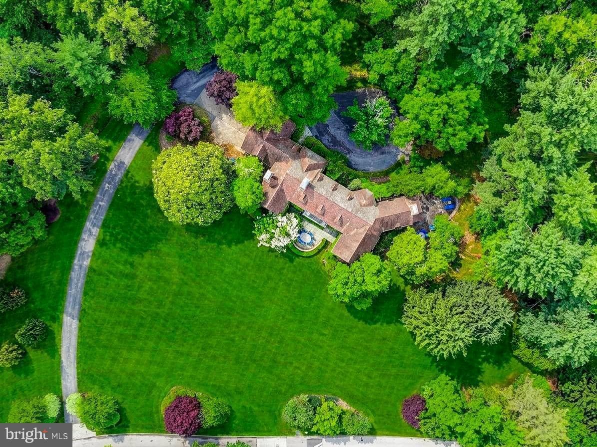 102 Cotswold Road photo 69