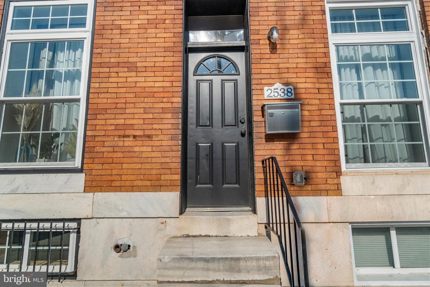 2538 E Eager Street photo 4