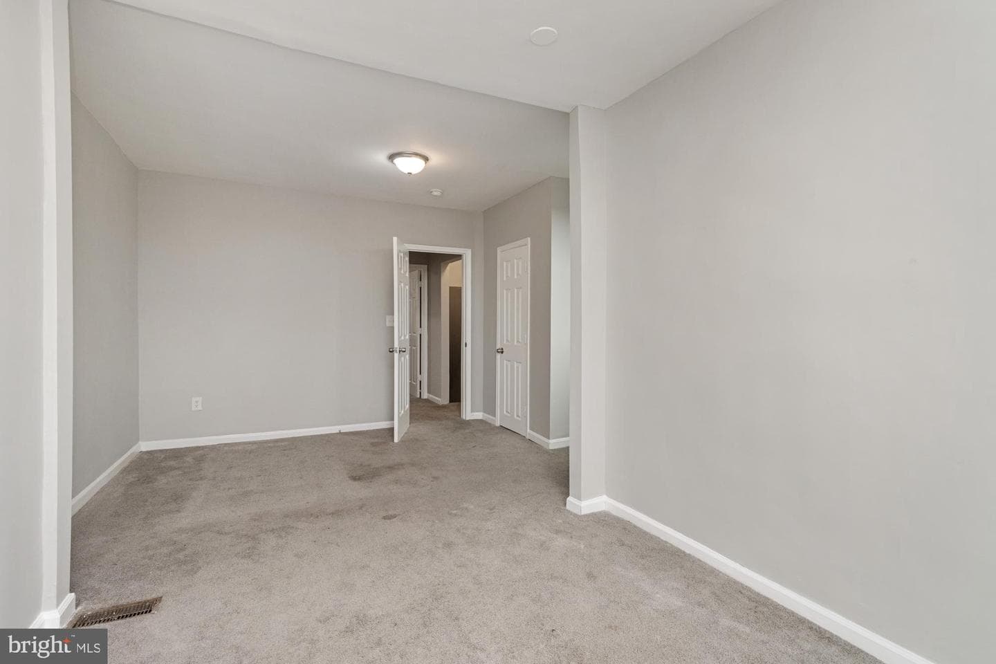 539 S Longwood Street photo 15
