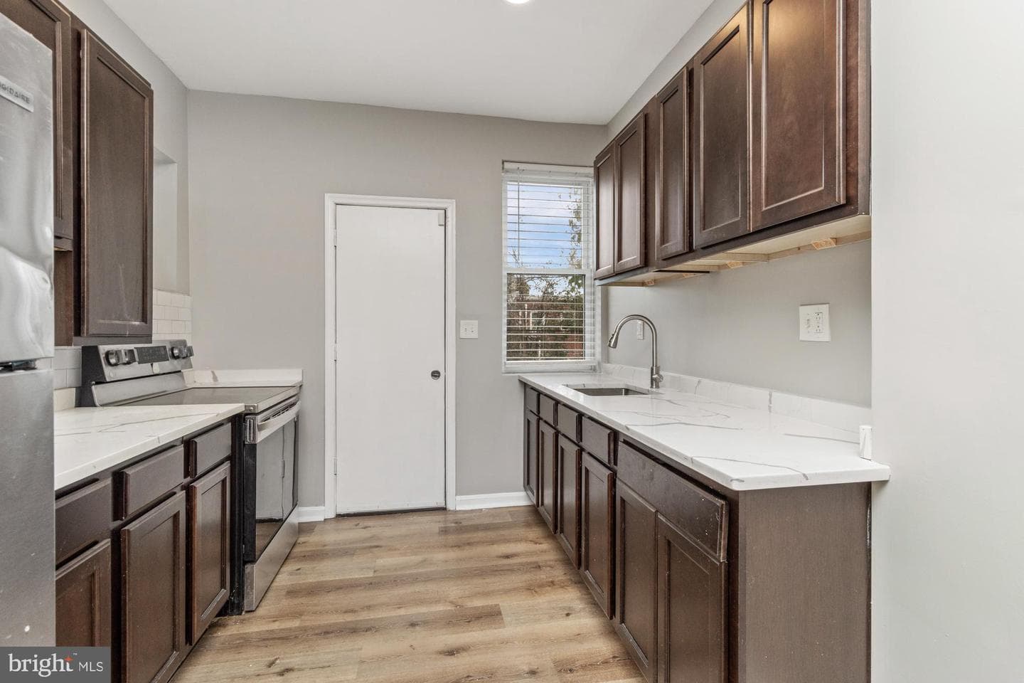 539 S Longwood Street photo 4