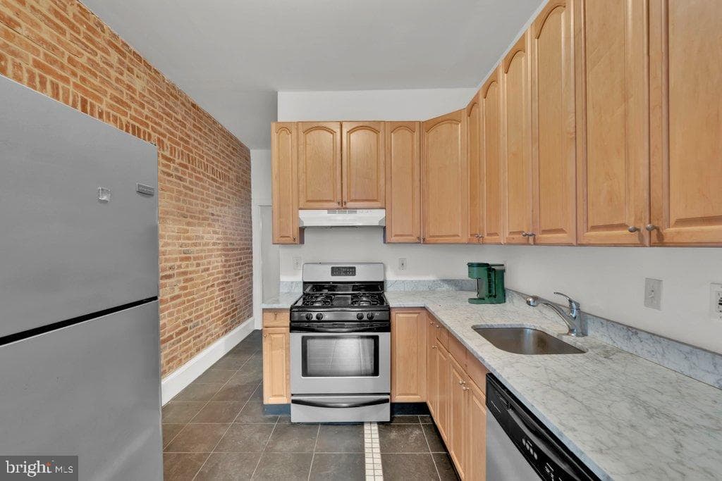 1225 S Hanover Street photo 11